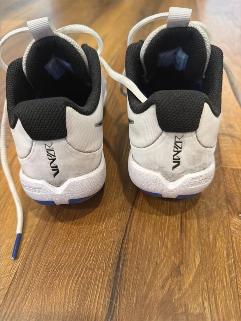 Nike White and Blue kids football cleats - Picture 6 of 7